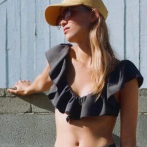 NWT Zara Ruffled V Bikini Top